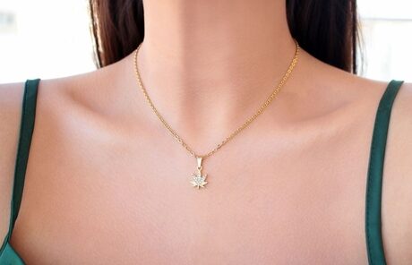 ✨Iconic Gold Cannabis Leaf Necklace